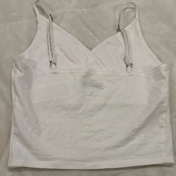 Hollister Cream Top with Silver Accent - Picture 5 of 7